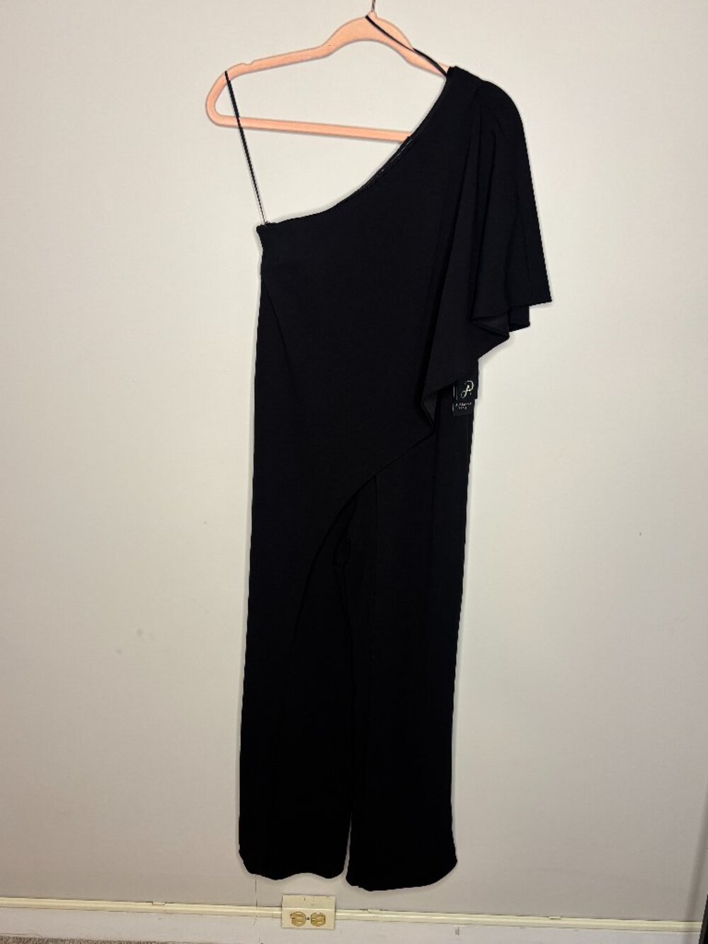 NWT Adrianna Papell Black Melania One Shoulder Crepe Jumpsuit Size 4P 4 Petite - Picture 5 of 8